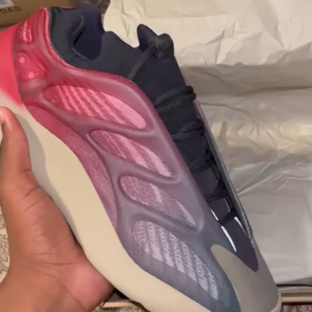 2022 Adidas Yeezy 700 V3 'Fade Carbon'